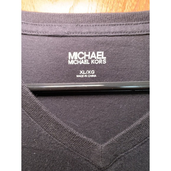 MICHAEL KORS MEN BLACK V-NECK SHORT SLEEVE T-SHIRT SIZE XL MK GRAPHIC COTTON - Picture 2 of 7